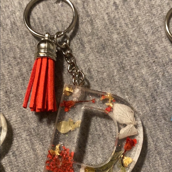 resin letter keychain - Picture 8 of 10